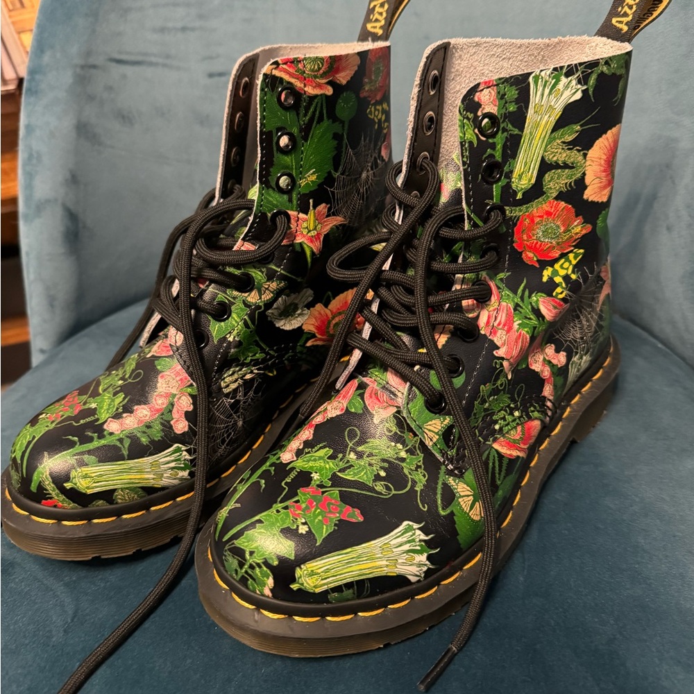 Mint condition Dr Martens 1460 Pascal Wild  Botanics Print Size 6